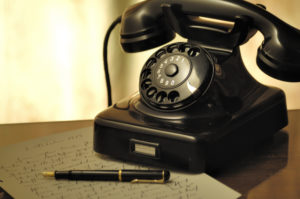 altes Telefon (ein sogenannter Nummernschalter)